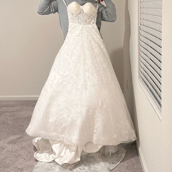 Wedding ball gown - Picture 6 of 6